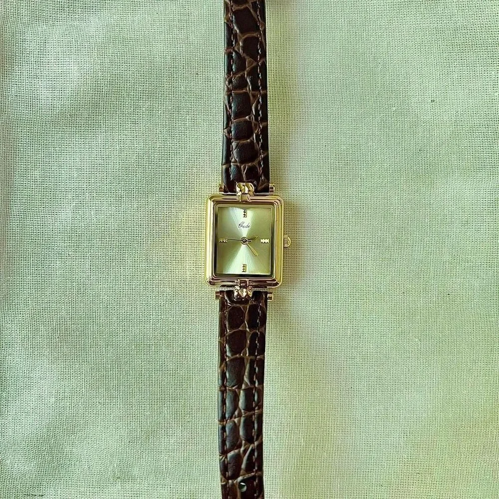 vintage style classy brown square leather luxury watch